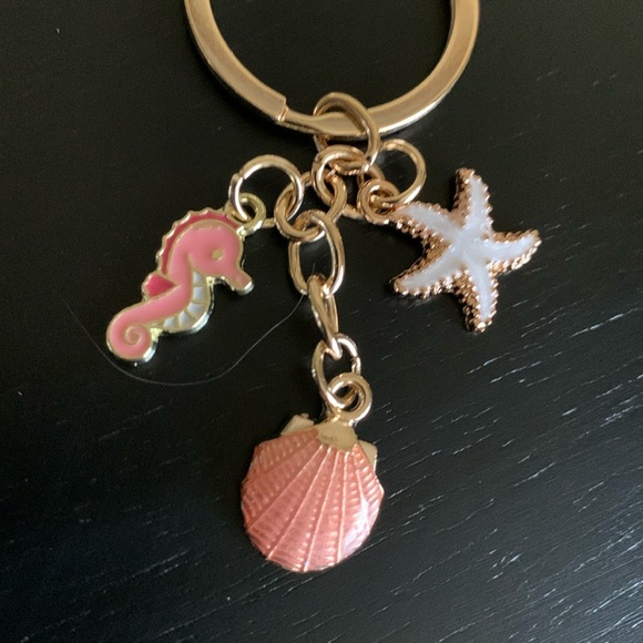 Pink Beach Keychain - Starfish seahorse and shell - Picture 2 of 3